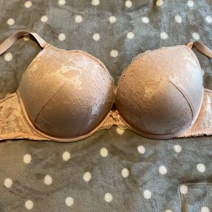 Torrid Bra - 40DD - push up in cream with lace. 3 clasp closer.
